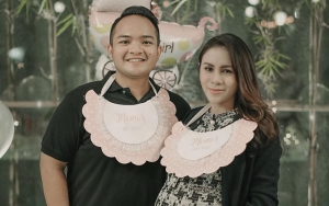 Momo Geisha Gelar Acara Tujuh Bulanan, Kupu-Kupu Hinggap Dijadikan Pertanda