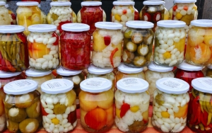 Manfaatkan 10 Rempah Ini Sebagai Bahan Pengawet Makanan Alami 