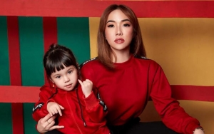  Pose Manis Bareng Gempi, Bibir 'Jontor' Gisella Anastasia Bikin Salah Paham Soal Ini