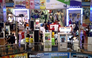 Ratusan Pemilik Stan Gelar Aksi Demo Tolak Kosongkan Hi-Tech Mall Surabaya