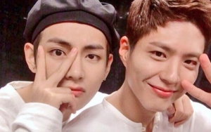 Park Bo Gum Pamer Selfie Gemas Bareng V BTS, Fans Soroti Ekspresi Kompakan 