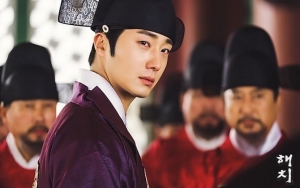 Jung Il Woo Beri Kejutan 200 Staf dan Pemain 'Haechi' di Lokasi Syuting