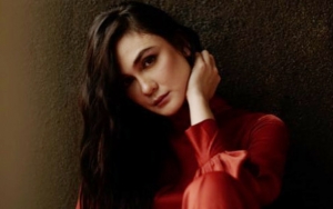 Luna Maya Tertunduk Sedih Dicecar Soal Pernikahan Syahrini, Netter Kasihan dan Semprot Reino