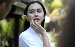  Aura Kasih Akui Sensitif Saat Hamil Meski Tak Ngidam, Ungkap Sikap Romantis Suami Mau Beli Rumah?
