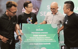 Driver Taksi Online Ini Viral Usai Bantu Penumpang Melahirkan di Mobil Hingga Dapat Penghargaan