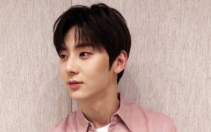 Hwang Minhyun Dipuji Super Ganteng Meski Pamer Muka Kucel