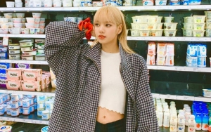 Lisa Black Pink Pamer Foto Cantik di Times Square Amerika, Netter: Ratu Hotdog Jalanan