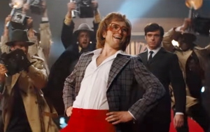 Taron Egerton Dandan Nyentrik Ala 1970-an di Trailer Baru 'Rocketman'