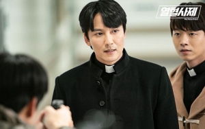 Kim Nam Gil Alami Cedera Patah Tulang di Lokasi Syuting 'The Fiery Priest'