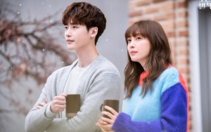 Lee Jong Suk - Lee Na Young Ciuman di 'Romance Is A Bonus Book', Perbedaan Usia Disorot