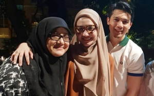 Ibunda Zaskia Sungkar Berderai Air Mata Saat Beri Pesan ke Irwansyah, Kenapa?