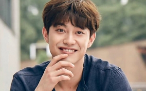 Kwak Dong Yeon Rayakan 7 Tahun Debut dengan Flashback: Aku Sering Tidur di Sekolah