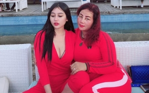 Pamela Safitri 'Adu Seksi' Dengan Sang Bunda, Malah Ditertawakan Lantaran Niat Berhijab Cepat Kandas