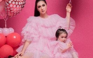  Foto Bareng Anak, Nabila Syakieb Dipuji Bak Boneka