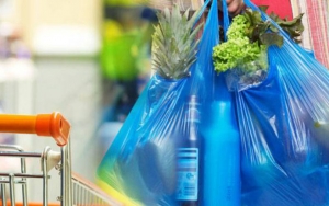 Kantong Plastik Tak Lagi Gratis dan Dikenakan Biaya Minimal Rp 200 Mulai Hari Ini