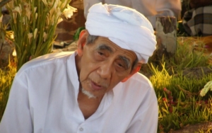 Anak Dukung Prabowo Dinilai Memalukan, Mbah Moen Kembali Doakan Jokowi Menang