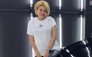  Nikita Mirzani Pakai Kemben Disindir Kurang 'Hot', Diminta Sumbangkan Bekas Hijab dan Gamis