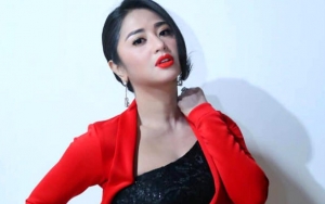 Sempat Dikira Dijemput Paksa Polisi, Dewi Persik Cantik Berkelas Dikawal Bodyguard