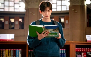 Tatapan Mata Lee Jong Suk di 'Romance is a Bonus Book' Dipuji Bikin Klepek-Klepek