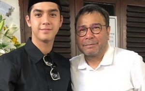  Foto Bareng Musisi Idola, Al Ghazali Tulis Caption Ini