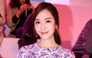 Jessica Tampil Menawan Pamer 'Bra' di Paris Fashion Week, Dibilang Mirip Krystal