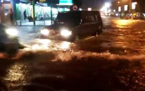 Viral Video Banjir Selutut Orang Dewasa di Alun-Alun Ponorogo, Sang Bupati Buka Suara