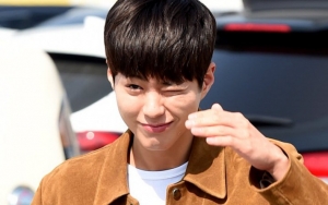 Park Bo Gum Ngambek Ogah Senyum Lagi Usai Foto 'Jelek' Ini Jadi Viral