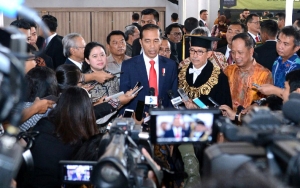 Viral Hingga Dituding Pencitraan, Jokowi Beber Alasan Sebenarnya Naik KRL di Jam Sibuk