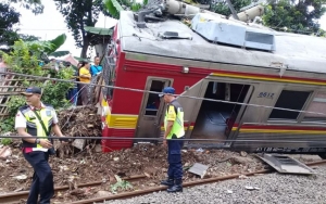 Gerbong KRL Jakarta-Bogor Anjlok Tertimpa Tiang Listrik, 17 Orang Luka-Luka