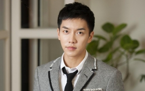 Lee Seung Gi Pamer Dicium Anjing Peliharaan di Lokasi Syuting 'Vagabond'