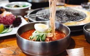 Doyan Makanan Pedas? Kalian Wajib Coba 8 Kuliner dari Korea Selatan yang Bikin Banjir Keringat Ini