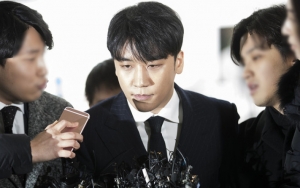 Seungri Tiba di Kantor Polisi untuk Diinterogasi, Tundukkan Kepala dan Minta Maaf 