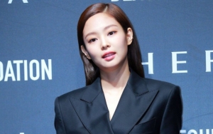 Jennie Black Pink Tampil Memukau 'Tanpa Celana' di Event Terbaru 
