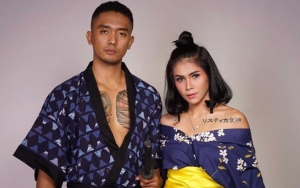 Uus Tunjukkan Bukti Cinta Ke Istri, Rela Panjangkan Rambut Demi Dijambak