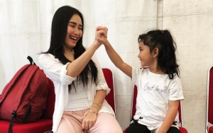  Temani Anak Naik Bianglala, Ayu Ting Ting Malah Diledek Jadi 'Obat Nyamuk' Adiknya
