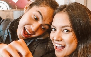  Tak Punya Tukang Foto, Kocaknya El Rumi dan Marsha Aruan Selfie 'Nungging' Di Paris