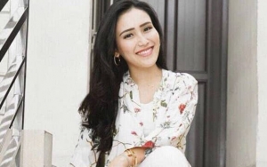 Ayu Ting Ting Disindir Soal Gaya Berbusana di Televisi Karena 'Pamer' Tidur Pakai Mukena