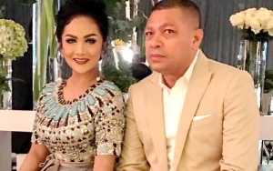 Krisdayanti Rayakan 8 Tahun Pernikahan, Pamer Cium Bibir Suami Bikin Netter Nyinyir