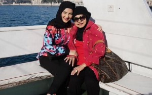  Ashanty Cantik Berhijab Bak Putri Arab, Pose Akrab Bareng ART Di Turki Banjir Pujian