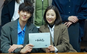 Park Bo Young dan Ahn Hyo Seop Ceria Jalani Sesi Baca Naskah 'Abyss'