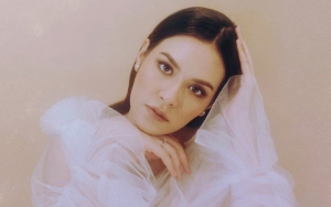 Raisa Pamer Penampilan Cantik Pasca Melahirkan, Bikin Takjub Berpose di Pojokan