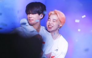 Lucunya Jungkook Tertawakan dan Goda Jimin Gara-Gara Lupa Lirik di Konser BTS