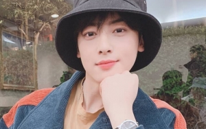 Cha Eunwoo ASTRO Pamer Foto Menggemaskan di Amerika, Fans Malah Soroti Hal Ini