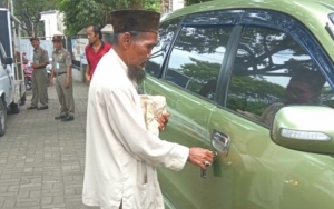 Viral Pengemis di Bogor Punya Mobil Mewah dan Tiga Istri, Menantu Ungkap Fakta Sebenarnya