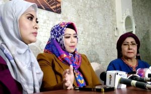 Elma Theana Ikut Bantu Wanita yang Tak Diakui Sebagai Ibu Penulis 'Aruna dan Lidahnya'
