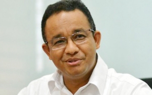 Anies Baswedan Minta Penumpang MRT yang 'Piknik' Maupun Bergelantungan Tak Diejek