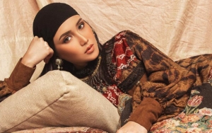  Ayu Ting Ting Berhijab dan Sebut Pria Ini 'Habibi', Tanda Cinta Isyaratkan Kenalkan Calon Suami?