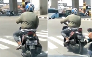 Pengendara Motor Ini Sakti Tak Injak Tanah Saat Berhenti di Lampu Merah, Netter Ngakak 