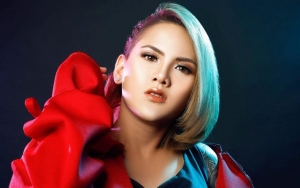 Evelin Nada Anjani Eks Aming Berhijab dan Minta Maaf Hingga Menangis, Ada Apa?