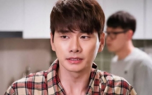 Lee Yi Kyung Terus Melucu Saat Syuting Adegan Serius di 'Laughter in Waikiki 2'